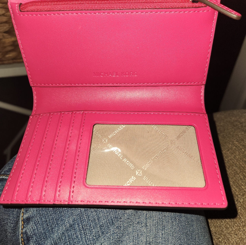 Michael Kors Jet Set Signature Crossbody with Wallet - Picture 8 of 8